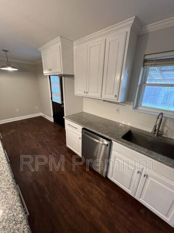 Building Photo - 41158 2nd Colonial St