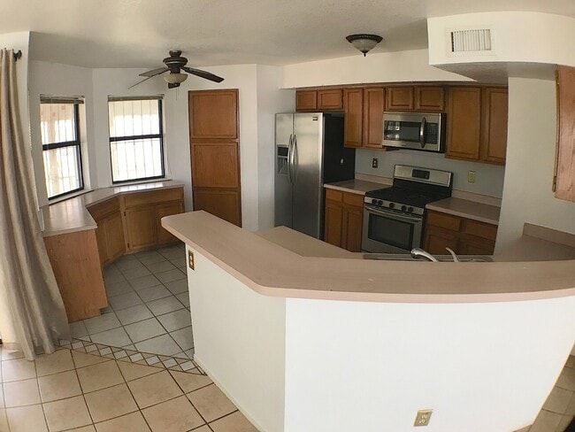 Building Photo - Northeast El Paso 3 bed with Refrig A/C an...