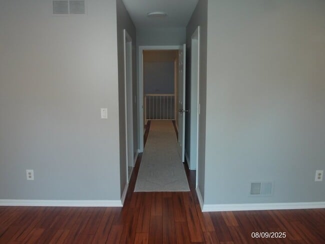 Building Photo - 43885 Stoney Ln