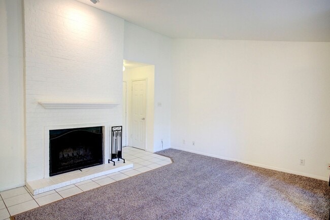 Building Photo - Coming in March! Gated 2BR/2BA Condo in N Arlington!