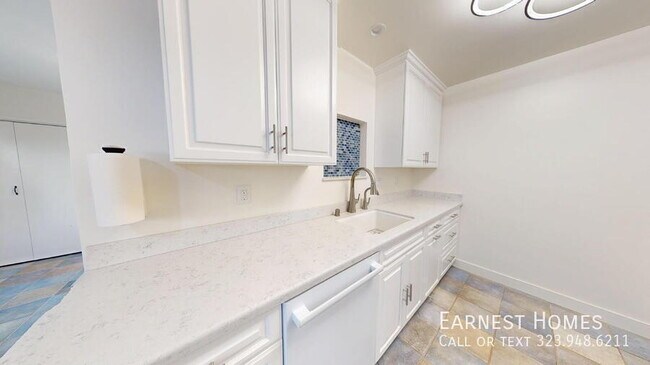 Building Photo - 14920 Hesby St
