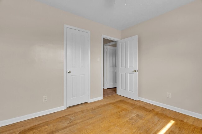 Building Photo - 306 Glancy St