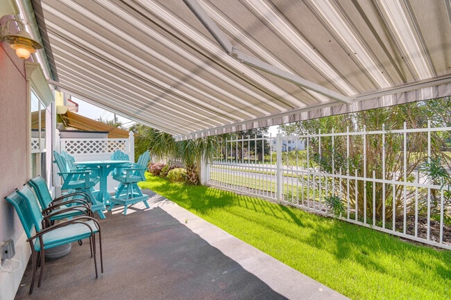 Building Photo - 13941 Del Rio Dr