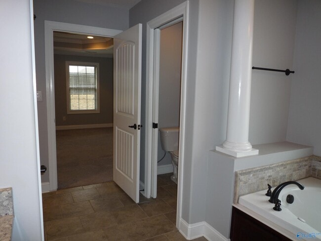 Building Photo - 13205 Hill Crest Dr