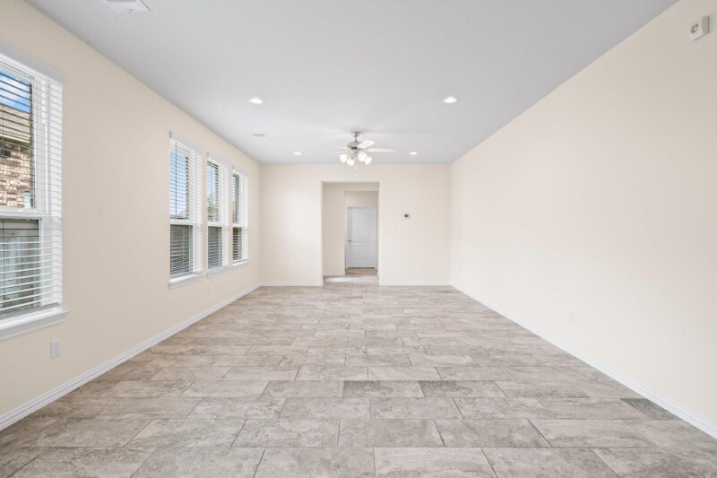 Building Photo - 6713756959 A