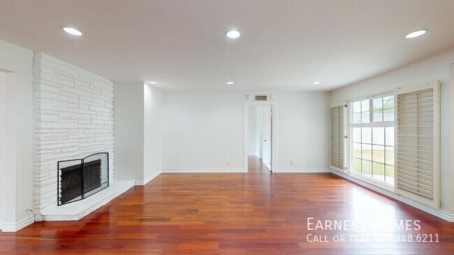 Building Photo - 17155 Donmetz St