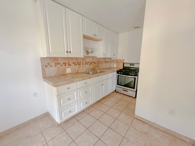 Building Photo - 14830 Chadron Ave