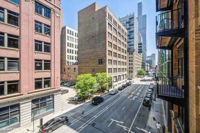 Building Photo - 625 W Jackson Blvd