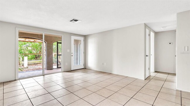 Building Photo - 7634 Fox Hollow Dr