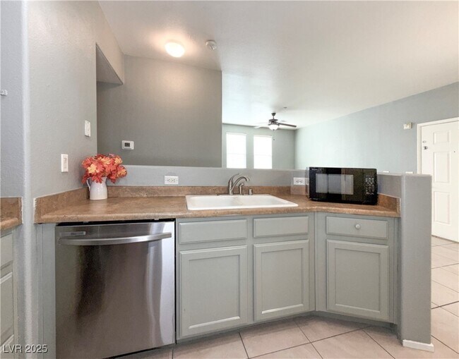 Building Photo - 50 Aura de Blanco St