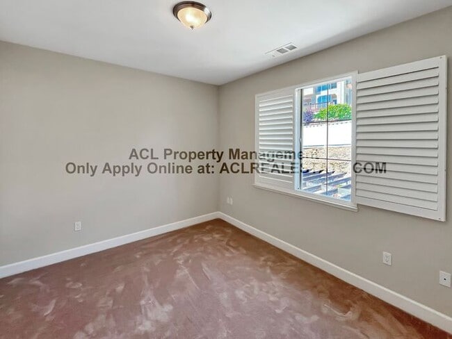 Building Photo - Beautiful 4 Bed / 3 Bath Home with Views —...
