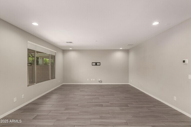 Building Photo - 3551 E Louise Dr