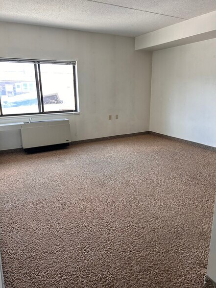 Building Photo - 130 Walnut St