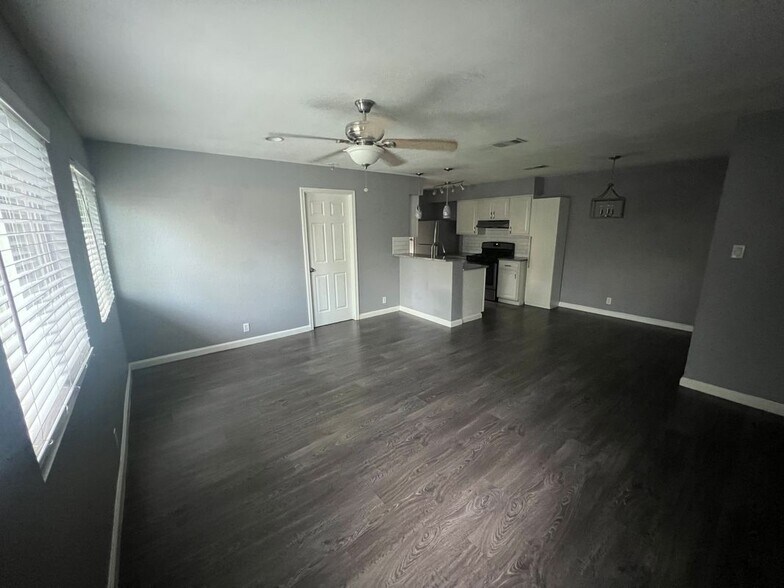 Building Photo - 2301 Tern Cir