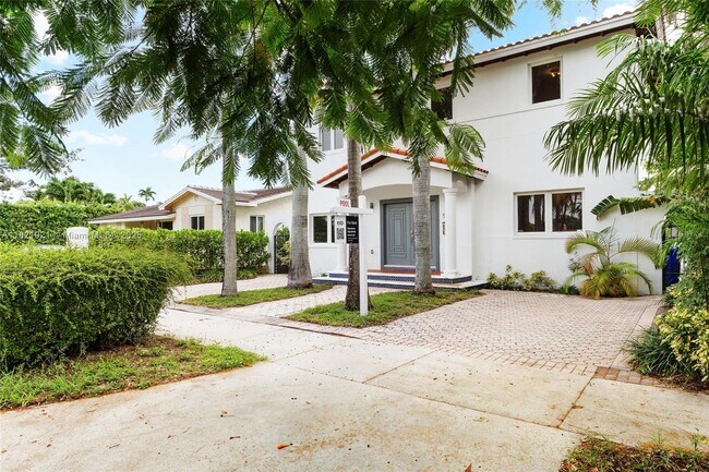 Building Photo - 527 SW 20th Rd