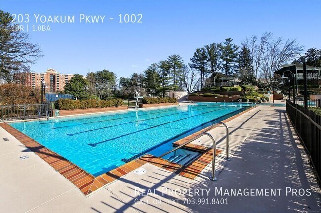 Building Photo - 203 Yoakum Pkwy