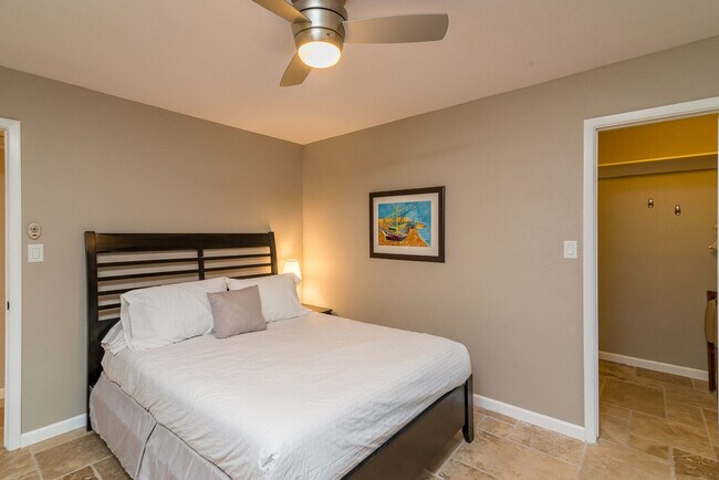 Building Photo - 6802 E Ludlow Dr