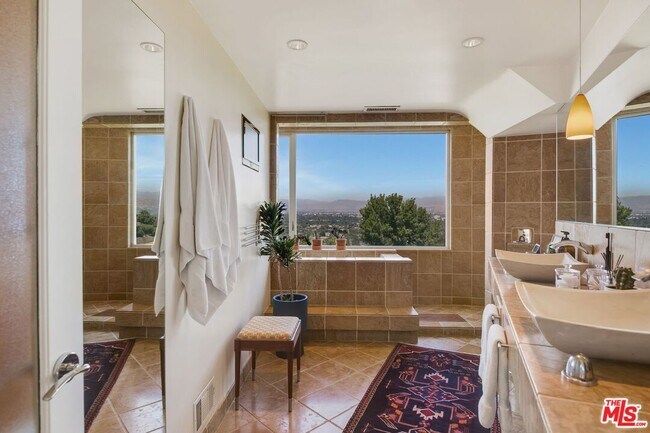 Building Photo - 3601 Berry Dr