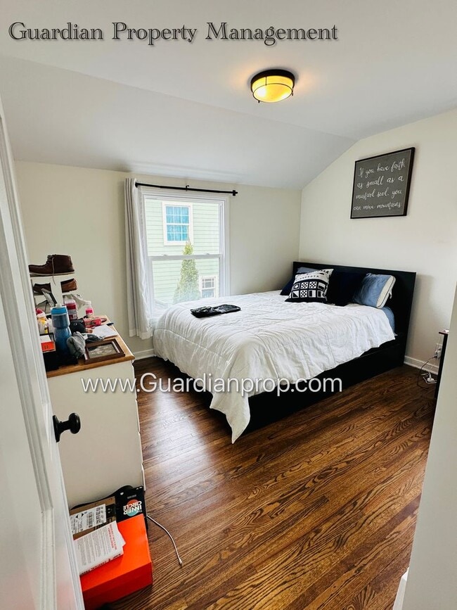 Building Photo - St Louis Park Single Family Home, Dishwasher, Garage, Patio
