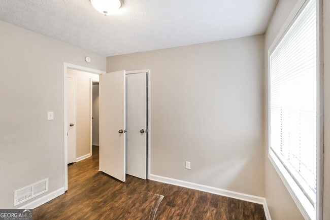 Building Photo - 3066 Arden Way SW