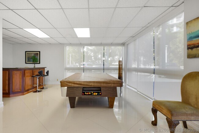 Building Photo - 2715 N Ocean Blvd