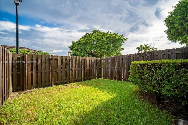 Building Photo - 705 SE 13th Street Cir