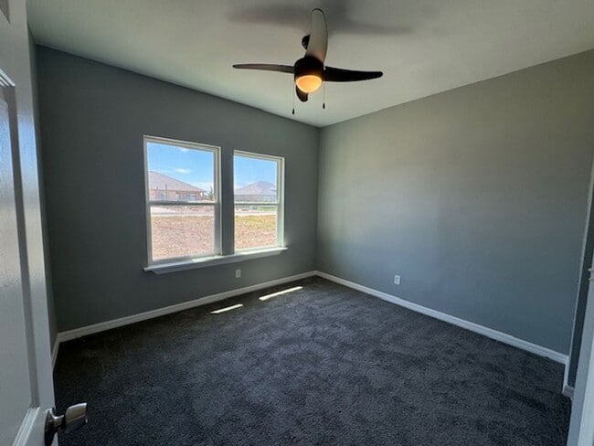 Building Photo - Super Nice Beautiful  3 bedroom 2 bath- In La Vernia with Over .43 acres