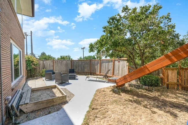 Building Photo - 3Bd/2.75Ba Seattle House