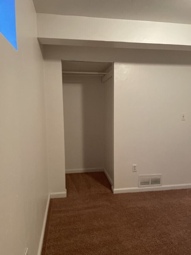 Building Photo - Start a Lease by 4/17 and get $250 off 1st Month!