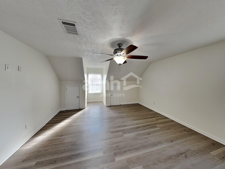 Building Photo - 2126 Burgess Ln