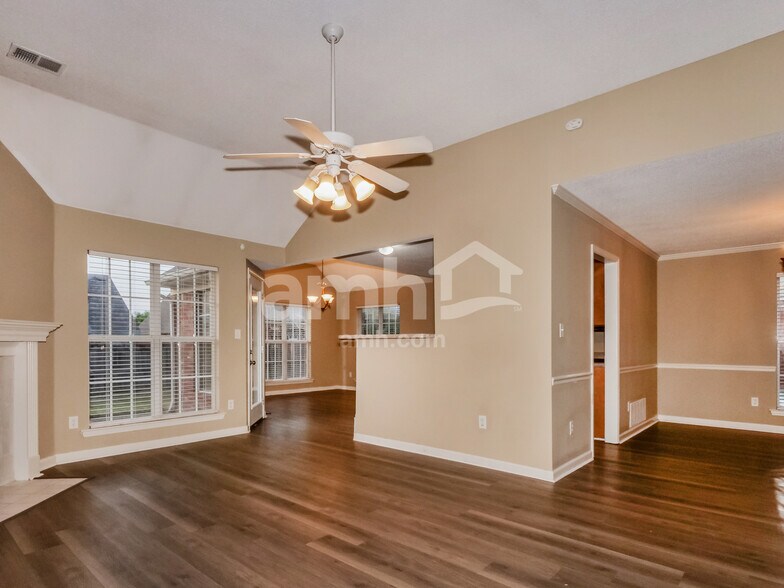 Building Photo - 1575 Far Dr