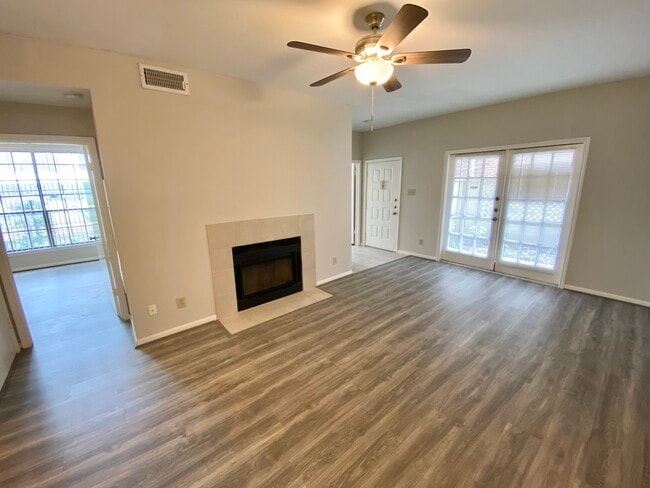 Building Photo - 2121 El Paseo St