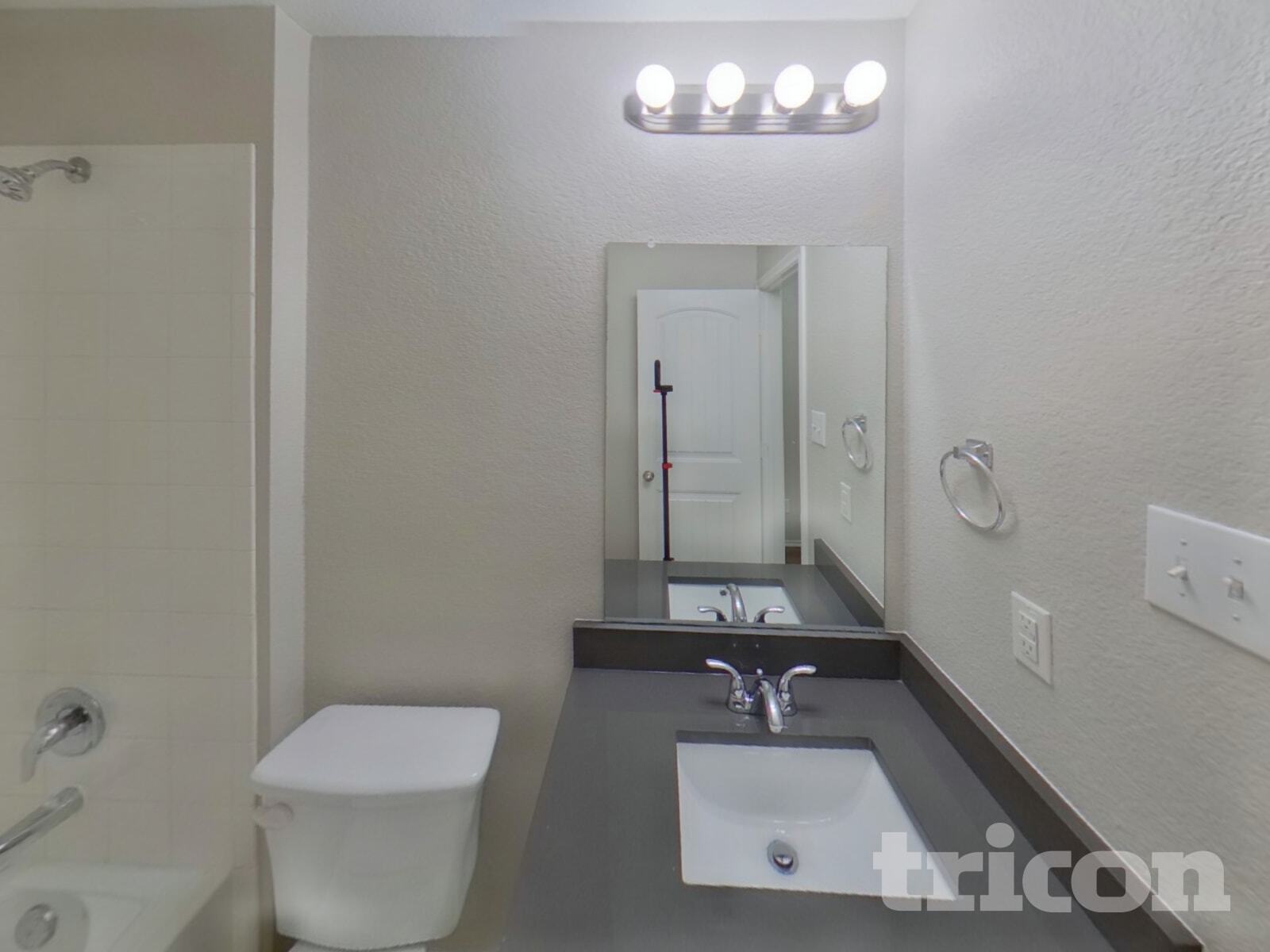 Building Photo - 1112 Roman Dr