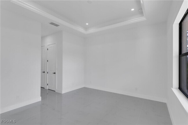 Building Photo - 6005 Queen Ave N