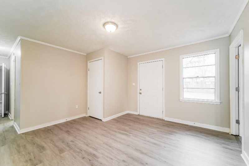 Building Photo - 2658 Brookwood Dr
