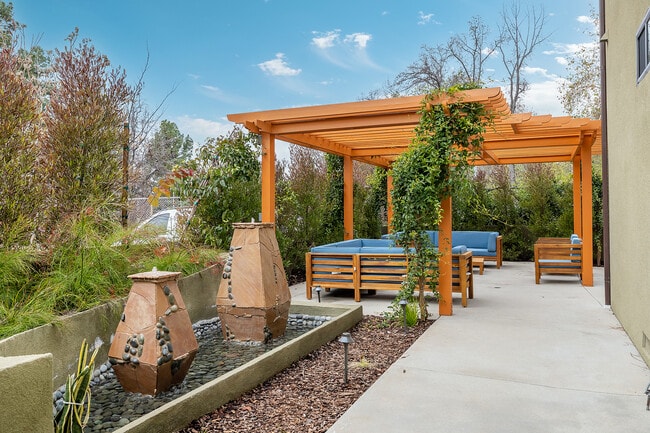 Courtyard - 123 S Ave 63