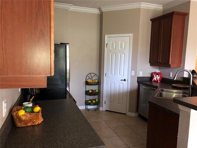 Building Photo - 656 Pinebranch Cir