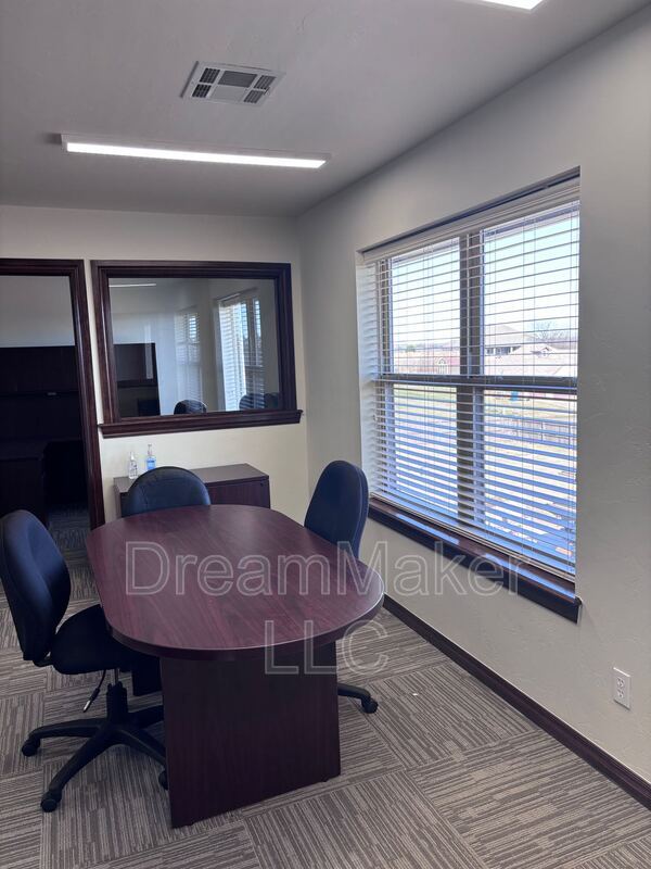 Building Photo - 2815 SE 44th St