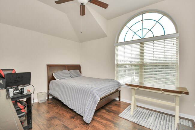 Building Photo - 17510 Woodfalls Ln