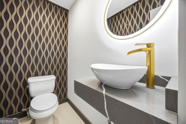 Building Photo - 42 W Belle Isle Rd NE