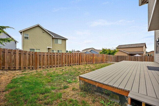 Building Photo - Spacious Spanaway Home w/ A/C & 5 Bedrooms...