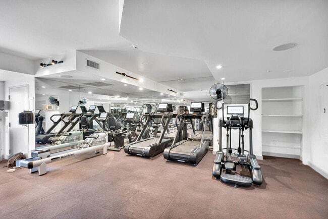 Building Photo - 1551 N Flagler Dr