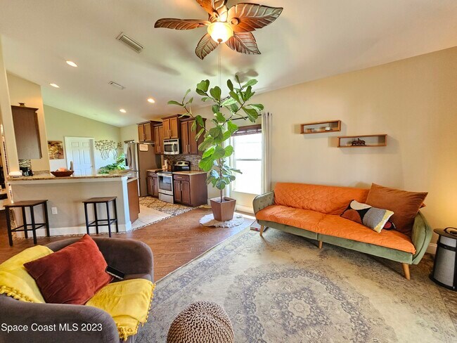 Building Photo - 1255 Sangria Cir