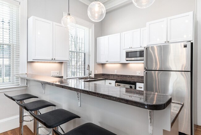 Building Photo - 748 Tremont St