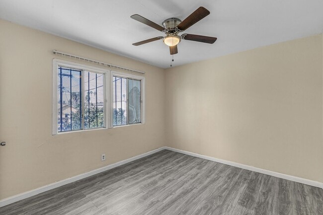 Building Photo - 10627 1/2 S Vermont Ave