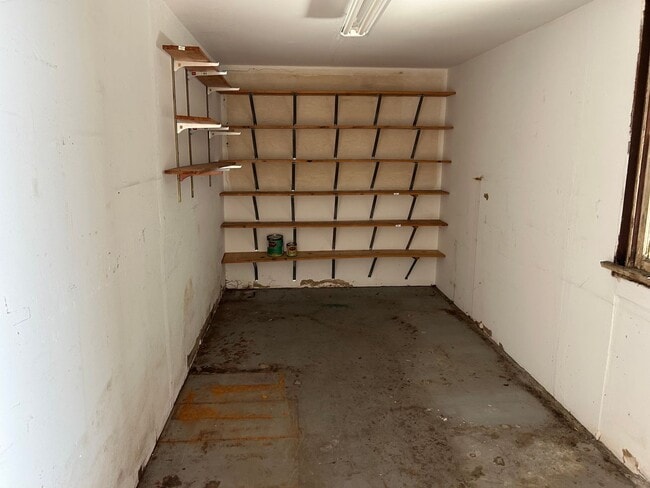 Building Photo - Lovely house for rent: 4 bed 1.75 bath in ...