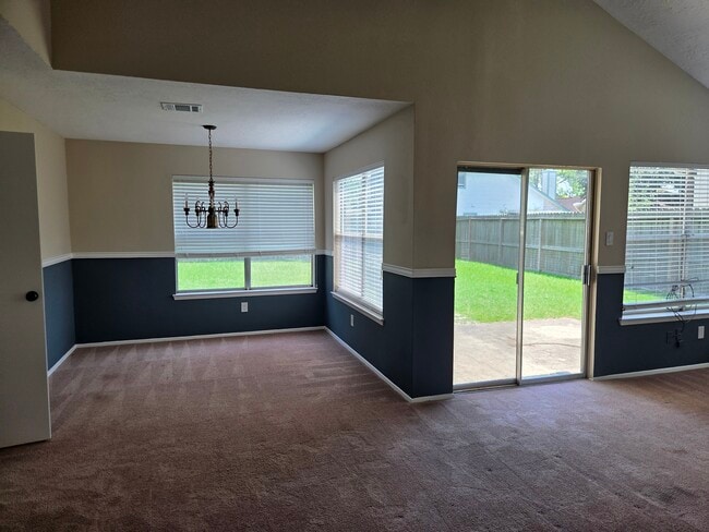 Building Photo - 8530 Lake Crystal Dr