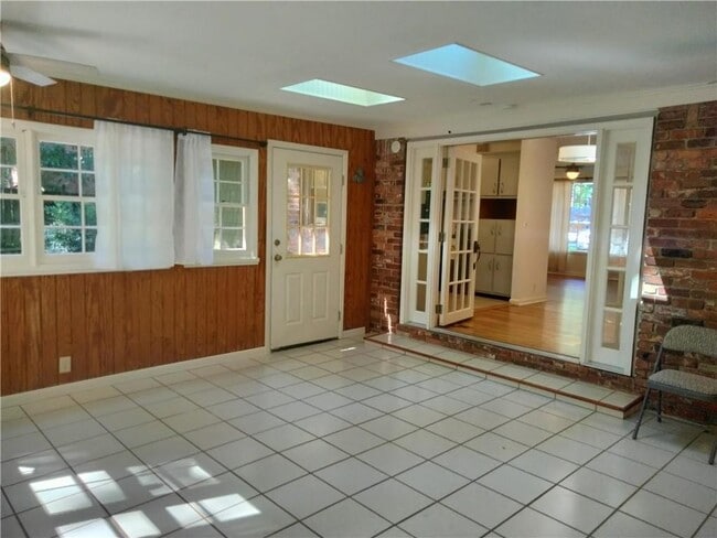 Building Photo - 1009 Verdi Way