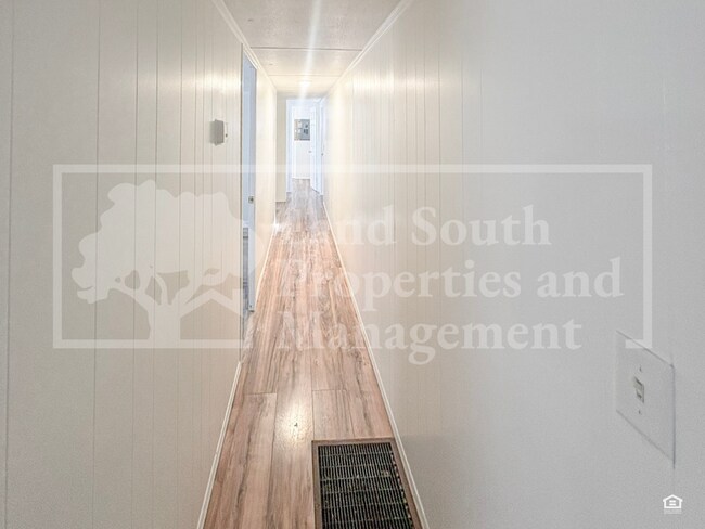 Building Photo - 1611 Slash Pine Rd