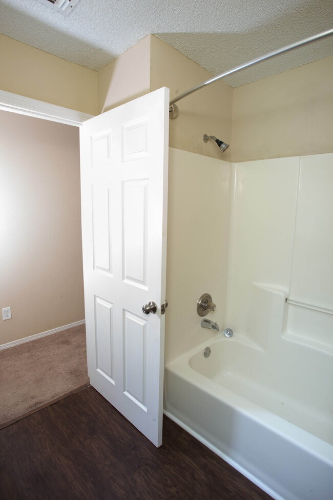 Building Photo - Charming 3-Bedroom Home Near Downtown Pens...